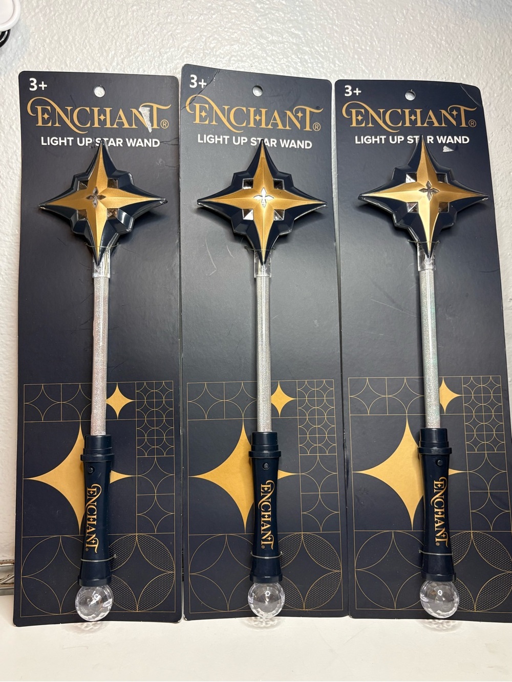 Enchant Light Up Star Wand - Gold & Black
